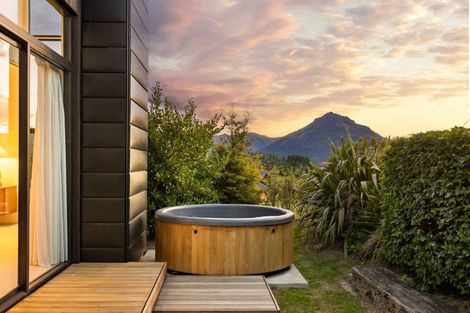 Photo of property in 12 Arran Lane, Jacks Point, Queenstown, 9371