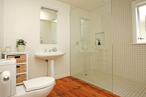 Photo of property in 9 Marine Parade, Seatoun, Wellington, 6022