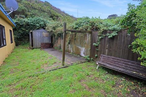 Photo of property in 5 Houghton Bay Road, Houghton Bay, Wellington, 6023