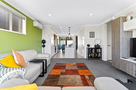 Photo of property in 91 Karepiro Drive, Stanmore Bay, Whangaparaoa, 0932