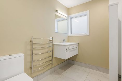 Photo of property in 229b Sunset Road, Sunnynook, Auckland, 0632