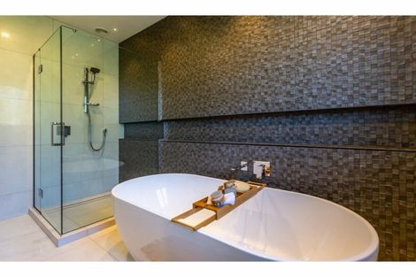 Photo of property in 10 Hilltop Lane, Mount Pleasant, Christchurch, 8081