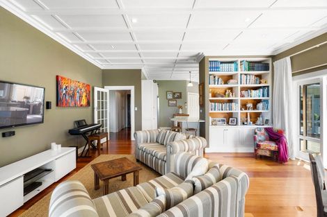 Photo of property in 15 Terrace Road, Bay View, Napier, 4104