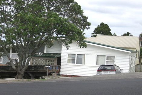 Photo of property in 2/302 Glenfield Road, Glenfield, Auckland, 0629