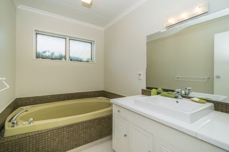 Photo of property in 5 Carbine Court, Awapuni, Palmerston North, 4412