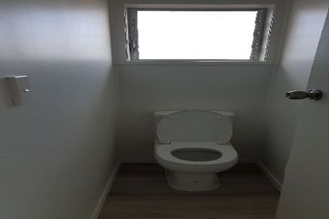 Photo of property in 2/8 Tobruk Crescent, Milford, Auckland, 0620