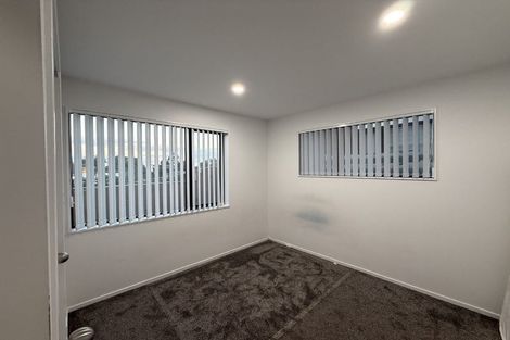 Photo of property in 5/12 Bangla Place, Massey, Auckland, 0614