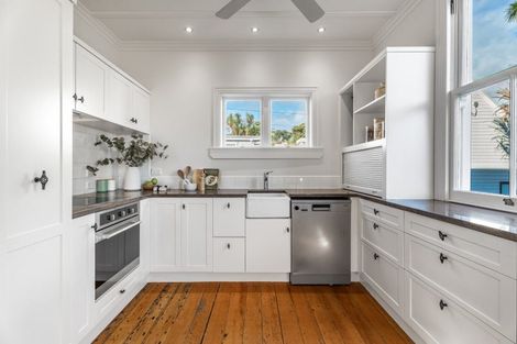 Photo of property in 29 Hastings Parade, Devonport, Auckland, 0624