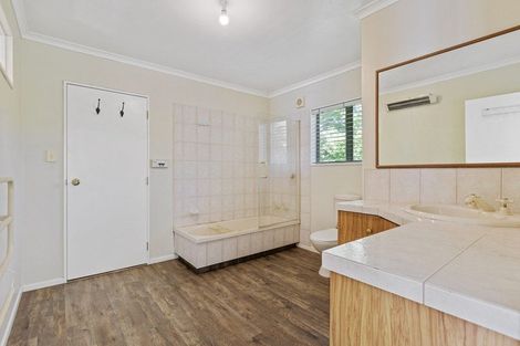 Photo of property in 8a Williams Terrace, Fitzherbert, Palmerston North, 4410