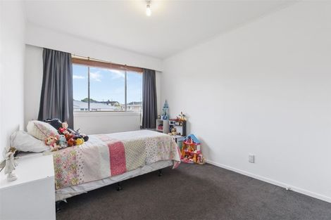 Photo of property in 2 May Avenue, Te Atatu South, Auckland, 0610