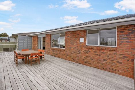 Photo of property in 17 Marcel Place, Glenfield, Auckland, 0629