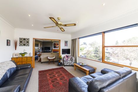 Photo of property in 38 Winston Avenue, Hokowhitu, Palmerston North, 4410