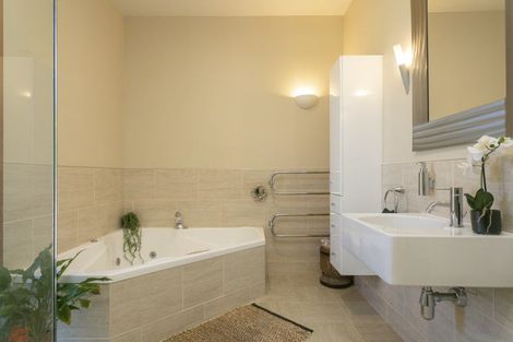 Photo of property in 5 Cameron Drive, Acacia Bay, Taupo, 3385