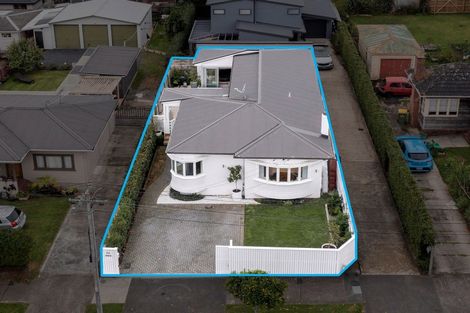 Photo of property in 35 Kiwi Road, Point Chevalier, Auckland, 1022