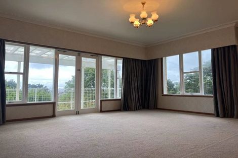 Photo of property in 83 Pupuke Road, Northcote, Auckland, 0627