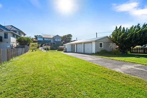 Photo of property in 27 Bond Street, Foxton Beach, Foxton, 4815