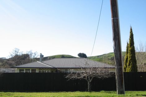 Photo of property in 21 Milne Street, Hunterville, 4730