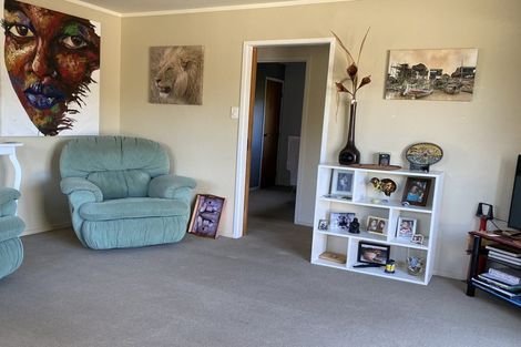 Photo of property in 16 Quincey Place, Massey, Auckland, 0614