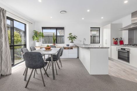 Photo of property in 18 Pateke Drive, Kenepuru, Porirua, 5022