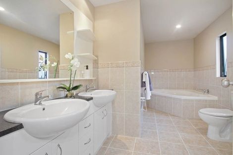 Photo of property in 21 Ridge Valley Drive, Browns Bay, Auckland, 0630