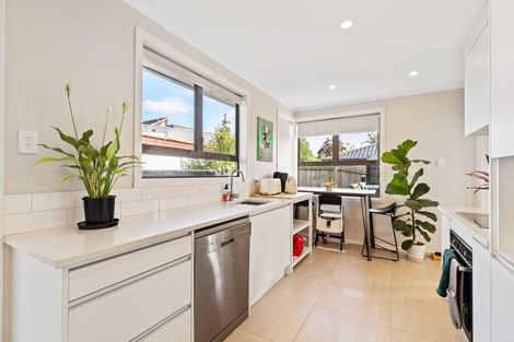 Photo of property in 33a Glengarry Road, Glen Eden, Auckland, 0602