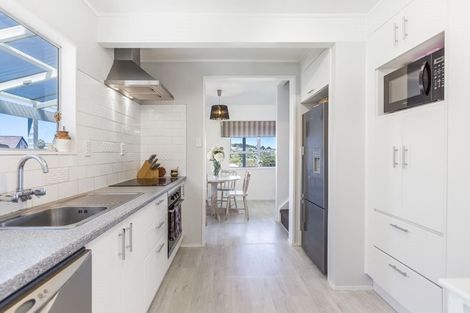 Photo of property in 27 Springtime Crescent, Stanmore Bay, Whangaparaoa, 0932