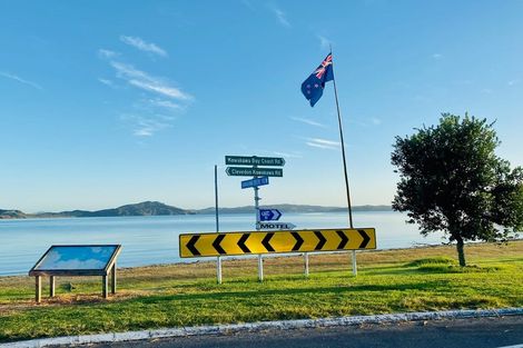 Photo of property in 10 Kawakawa-orere Road, Kawakawa Bay, Papakura, 2585