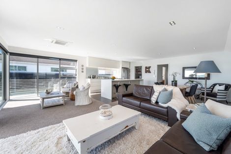 Photo of property in 8 The Parade, Bucklands Beach, Auckland, 2012