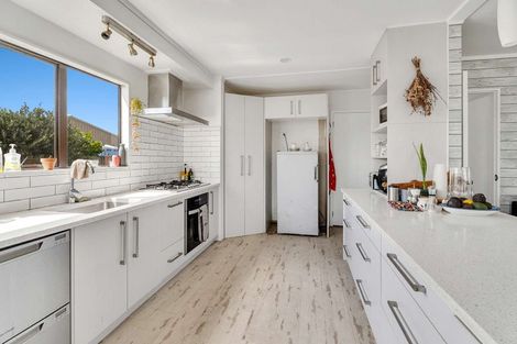 Photo of property in 14 Cholmondeley Crescent, Whitianga, 3510