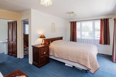 Photo of property in 76 Ruamahanga Crescent, Terrace End, Palmerston North, 4410