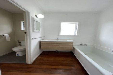 Photo of property in 89 Forrest Hill Road, Milford, Auckland, 0620