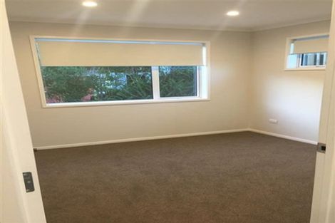 Photo of property in 3a Stitchbird Close, Murrays Bay, Auckland, 0630