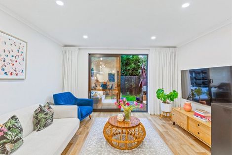 Photo of property in 32 Wharara Lane, Massey, Auckland, 0614