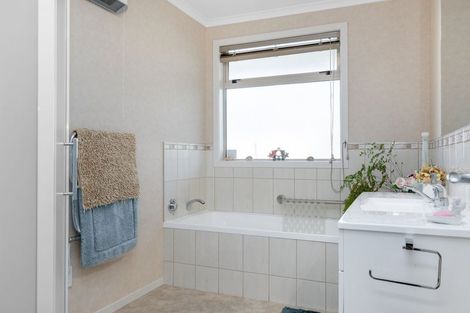 Photo of property in 9 Magnolia Rise, Waipahihi, Taupo, 3330