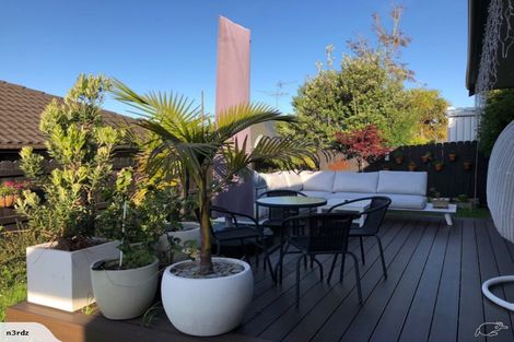 Photo of property in 22 Zefiro Drive, Massey, Auckland, 0614