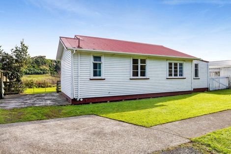 Photo of property in 14 Ohawe Terrace, Ohawe, Hawera, 4671