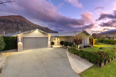 Photo of property in 3 Bridesdale Drive, Lake Hayes, Queenstown, 9304