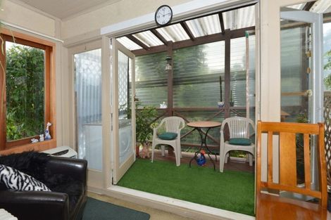 Photo of property in 2 Charles Street, Te Kamo, Whangarei, 0112