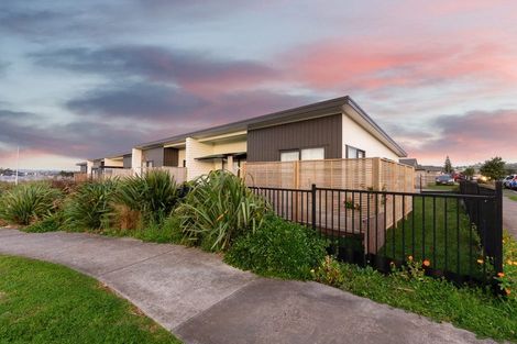 Photo of property in 31 Tuuhura Road, Pukekohe, 2120