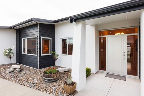 Photo of property in 11 Manhattan Court, Kelvin Grove, Palmerston North, 4414