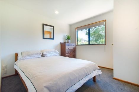 Photo of property in 16 Hebe Place, Birkenhead, Auckland, 0626