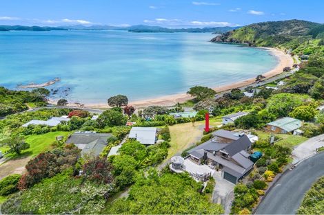 Photo of property in 2 Queens View Road, Russell, 0202