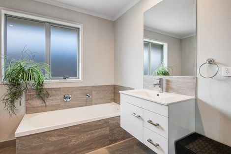 Photo of property in 7 Riverboat Lane, Helensville, 0800