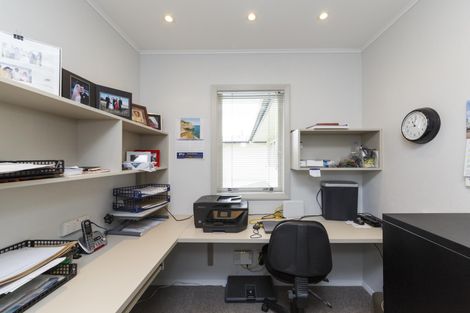 Photo of property in 10 Opawa Place, Terrace End, Palmerston North, 4410