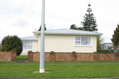 Photo of property in 25 Kahikatea Street, Inglewood, 4330