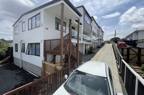Photo of property in 8/18 Sylvan Crescent, Te Atatu South, Auckland, 0610