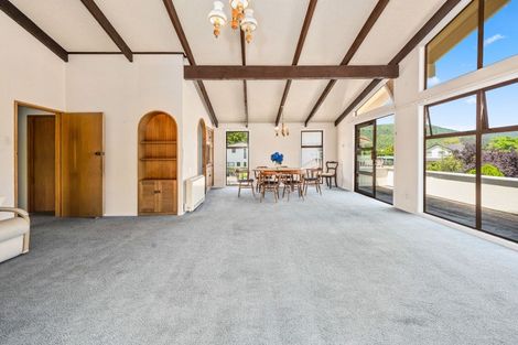 Photo of property in 10 Gibbs Place, Kinloch, Taupo, 3377