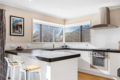 Photo of property in 6 Cherrywood Place, Redwood, Christchurch, 8051