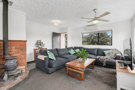Photo of property in 23 Bay Street, Red Beach, 0932