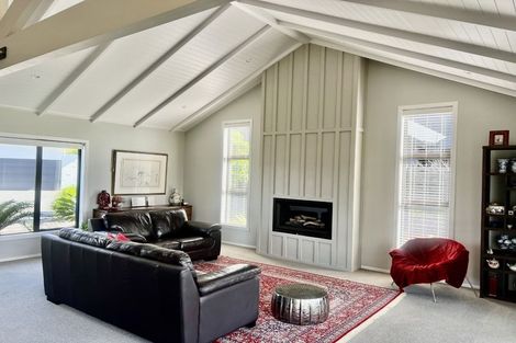 Photo of property in 18 Topping Place, Whitianga, 3510